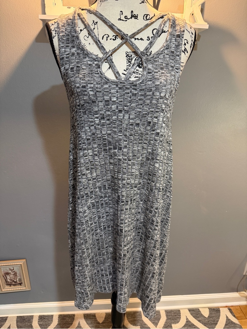 ALYA HEATHER GRAY CRISSCROSS FRONT MIDI DRESS SZ L